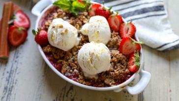 grain-free-strawberry-rhubarb-crisp