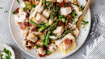 creamy-chicken-spaghetti-squash-with-bacon-and-asparagus
