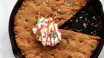 flourless-peanut-butter-skillet-cookie