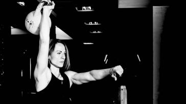 does-low-estrogen-in-women-impact-muscle-mass-and-performance?