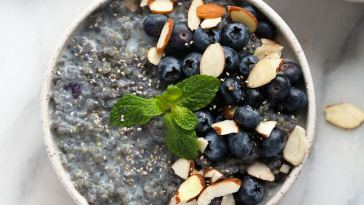 blueberry-quinoa-breakfast-bowl
