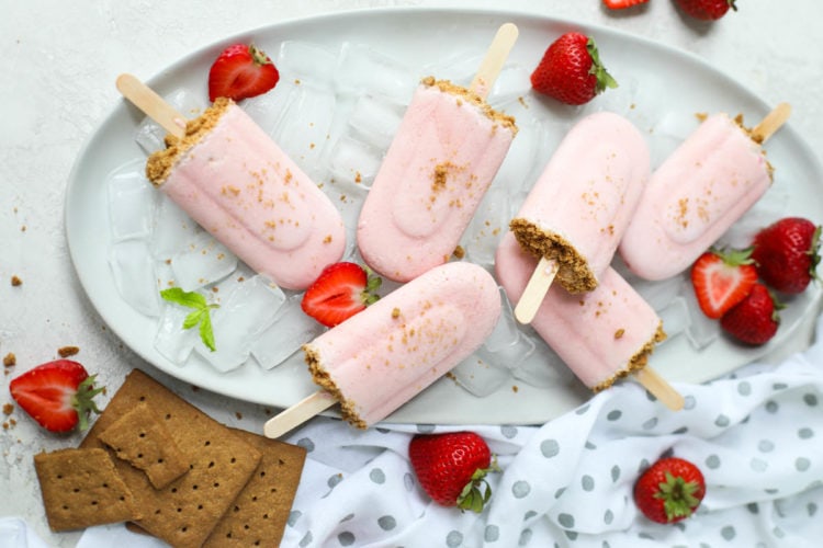 strawberry-cheesecake-smoothie-pops