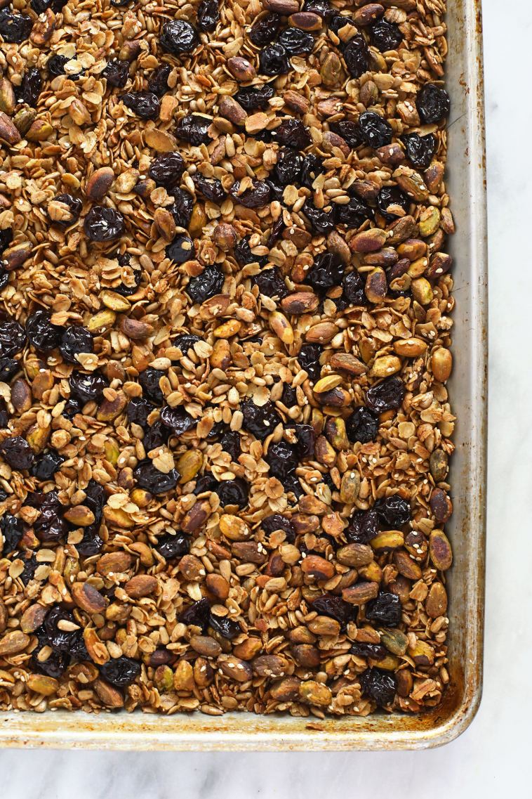 pistachio-cherry-granola