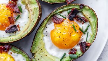 avocado-baked-eggs