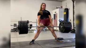amanda-lawrence-pulls-590-deadlift-without-straps