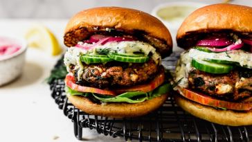 feta-spinach-grilled-turkey-burgers