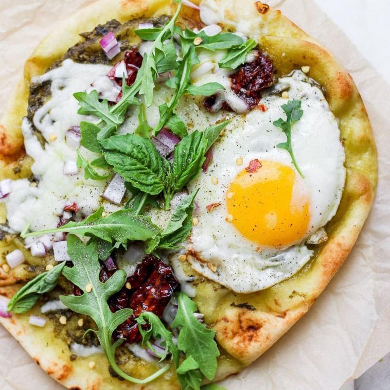 naan-breakfast-pizza