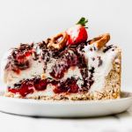strawberry-pretzel-ice-cream-pie