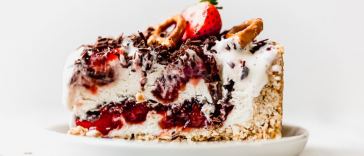 strawberry-pretzel-ice-cream-pie