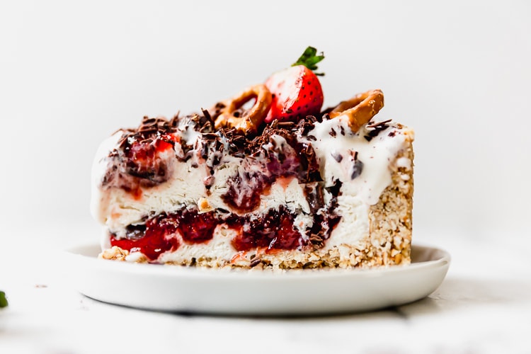 strawberry-pretzel-ice-cream-pie
