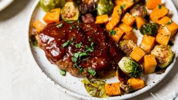 sheet-pan-mini-meatloaf-with-vegetables