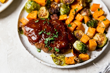 sheet-pan-mini-meatloaf-with-vegetables