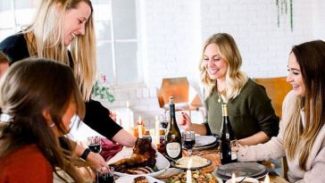 10-festive-friendsgiving-ideas