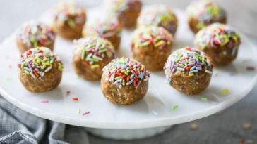 birthday-cake-energy-bites-(no-bake)