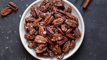 holiday-spiced-pecans