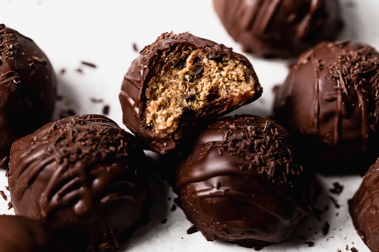 chocolate-chip-cookie-dough-bites