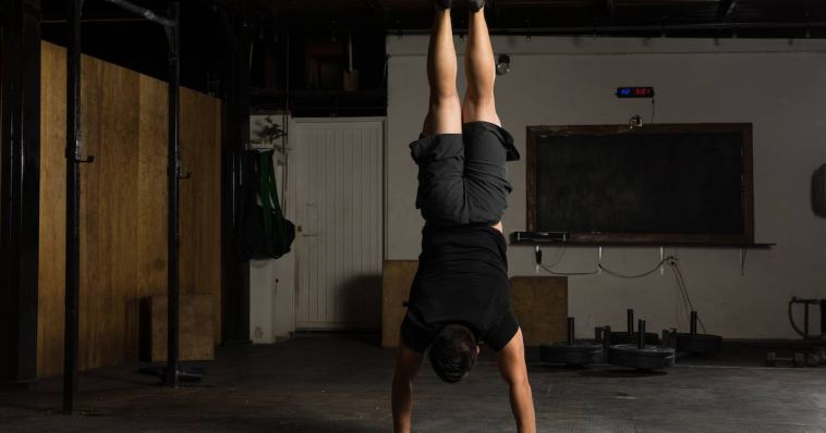 how-to-learn-a-handstand-and-fall-less
