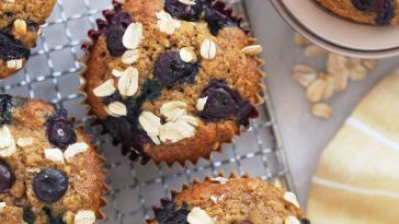 blueberry-oatmeal-muffins