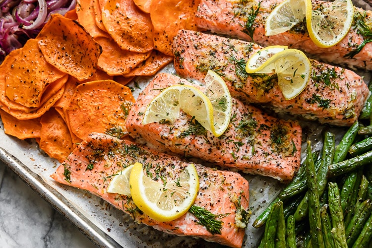 sheet-pan-baked-salmon-with-vegetables