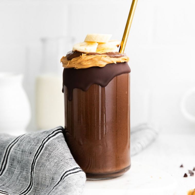 chocolate-peanut-butter-banana-smoothie