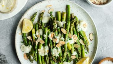 sauteed-asparagus-with-goat-cheese-sauce