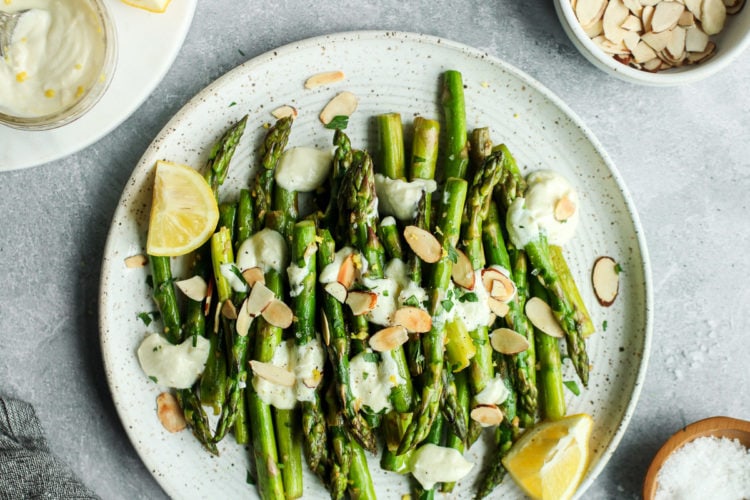 sauteed-asparagus-with-goat-cheese-sauce