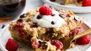 raspberry-chocolate-chip-baked-oatmeal