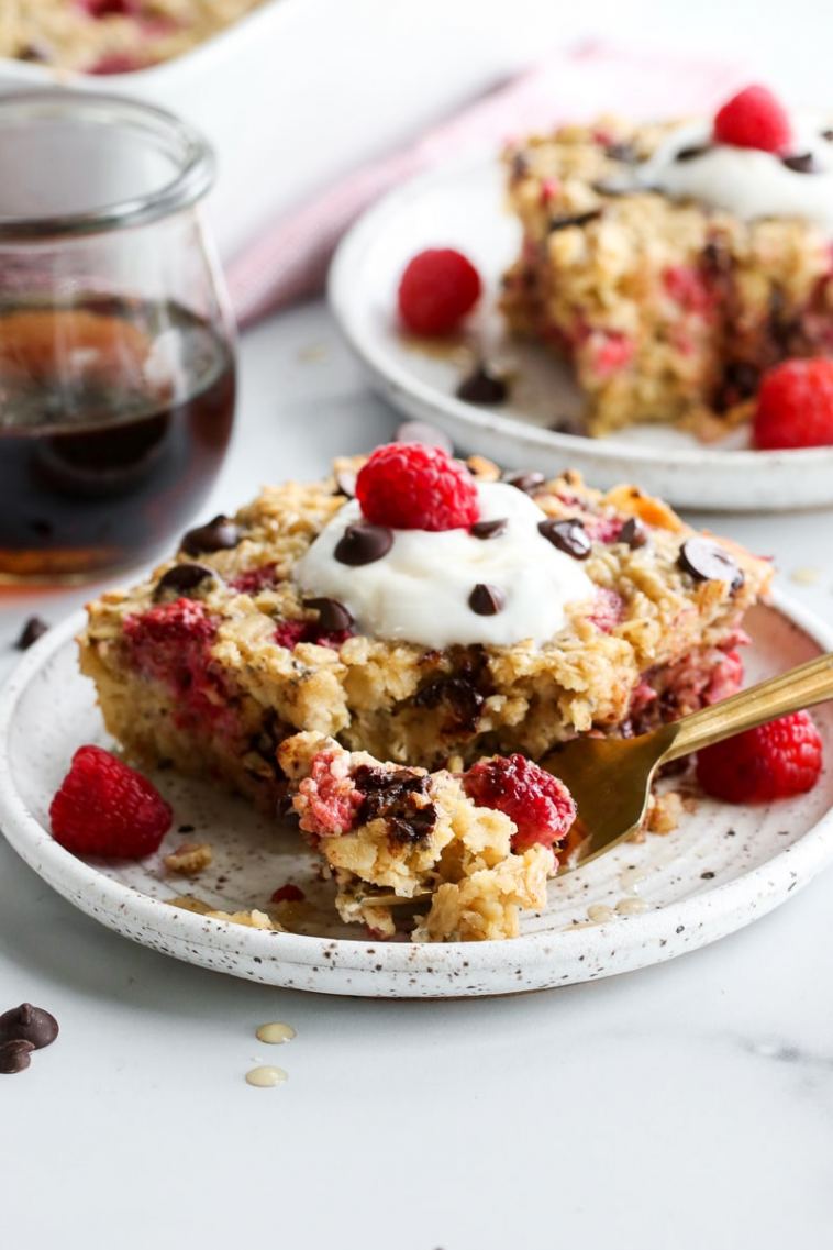 raspberry-chocolate-chip-baked-oatmeal