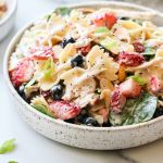 summer-pasta-salad-with-chicken-and-berries