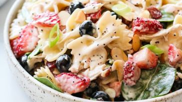 summer-pasta-salad-with-chicken-and-berries