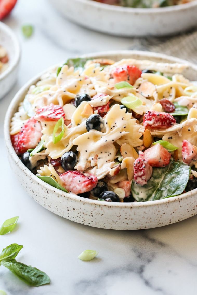 summer-pasta-salad-with-chicken-and-berries