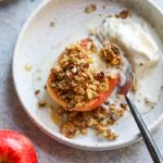 easy-baked-apples-with-crumb-topping