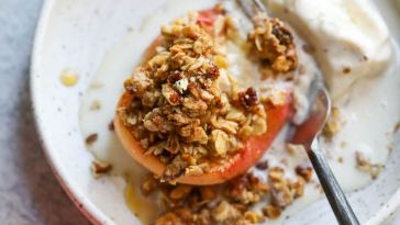 easy-baked-apples-with-crumb-topping