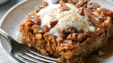 easy-gingerbread-baked-oatmeal-with-pears-and-pecans