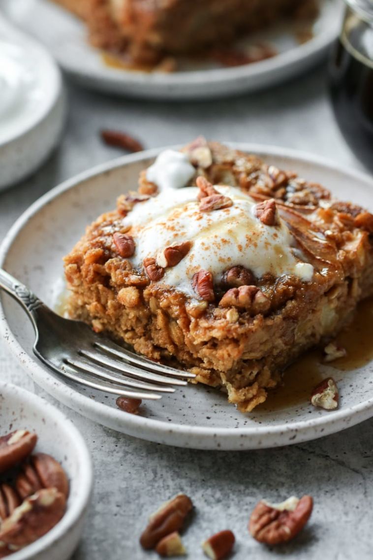 easy-gingerbread-baked-oatmeal-with-pears-and-pecans