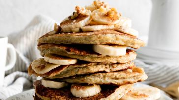 easy-banana-oatmeal-pancakes-with-cinnamon