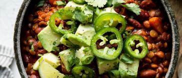 hearty-slow-cooker-vegan-chili-with-lentils