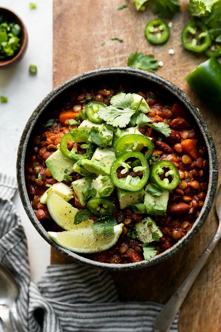 hearty-slow-cooker-vegan-chili-with-lentils