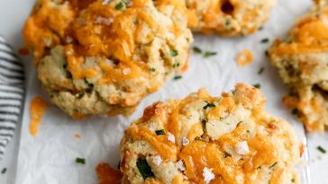 gluten-free-garlic-cheddar-biscuits-(red-lobster-biscuit-copycat)