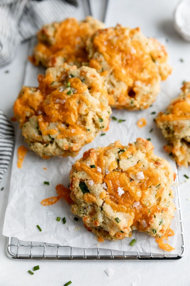 gluten-free-garlic-cheddar-biscuits-(red-lobster-biscuit-copycat)