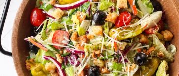 copycat-olive-garden-salad-(with-easy-homemade-dressing)