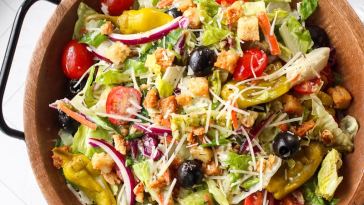 copycat-olive-garden-salad-(with-easy-homemade-dressing)