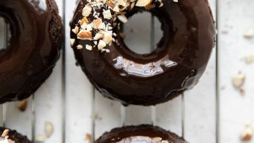 flourless-chocolate-donuts-with-chocolate-icing-(easy-baked-donuts)