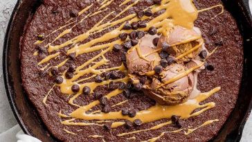 flourless-chocolate-skillet-cake