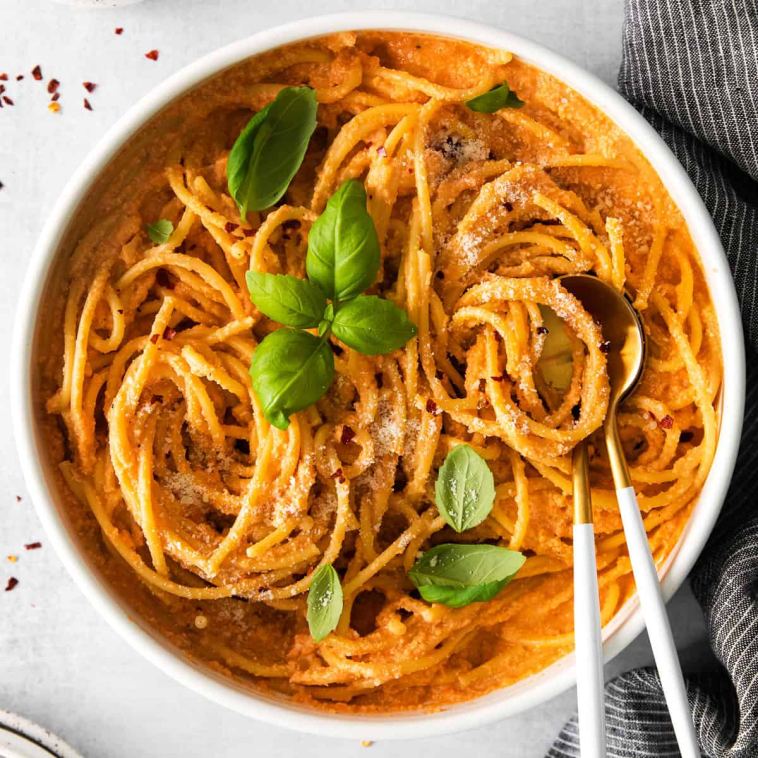 creamy-tomato-vegan-pasta