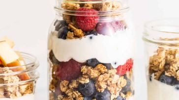 fruit-and-yogurt-parfait-with-granola