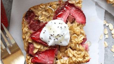 strawberry-rhubarb-baked-oatmeal