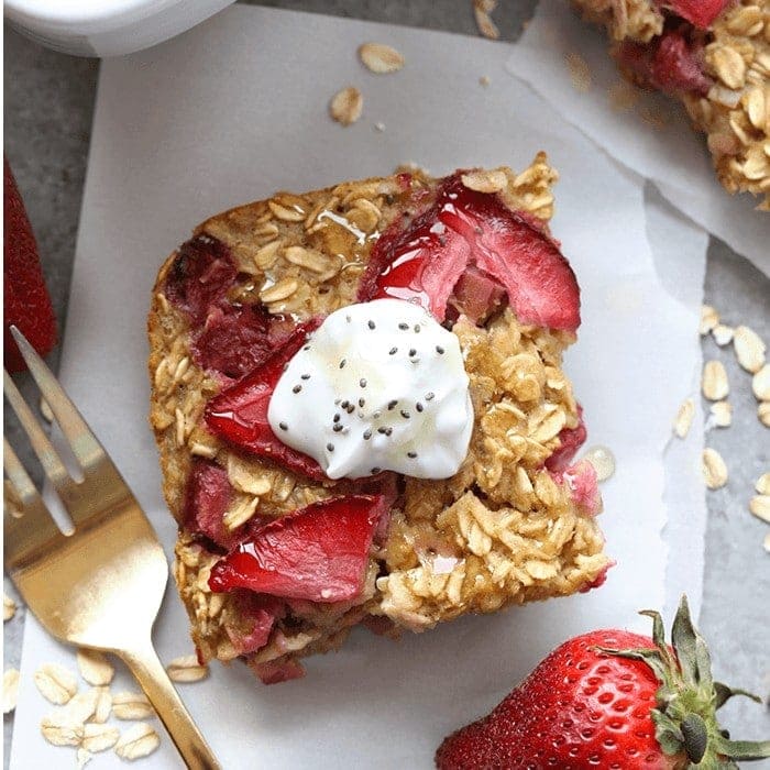 strawberry-rhubarb-baked-oatmeal