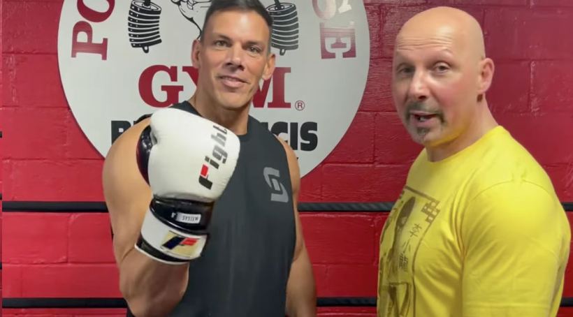 master-the-‘bump-and-punch’-with-these-kickboxing-tips-from-derek-panza