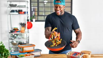 ‘the-fit-cook-kevin-curry-shares-his-bootstrap-turkey-and-shrimp-paella-recipe